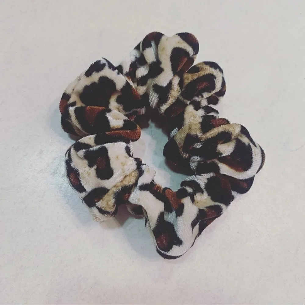 Leopard scrunchie